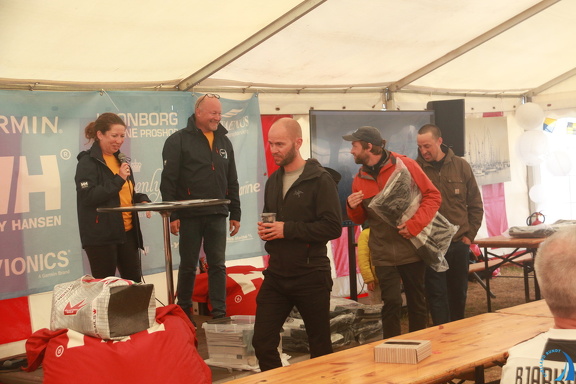 IMG 8296stemning-telt-praemieoverraekkelse