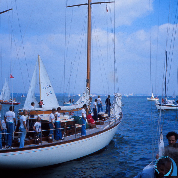 1976-77_046.jpg